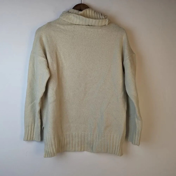 Creamy Knit Turtleneck - Medium - Picture 3 of 3